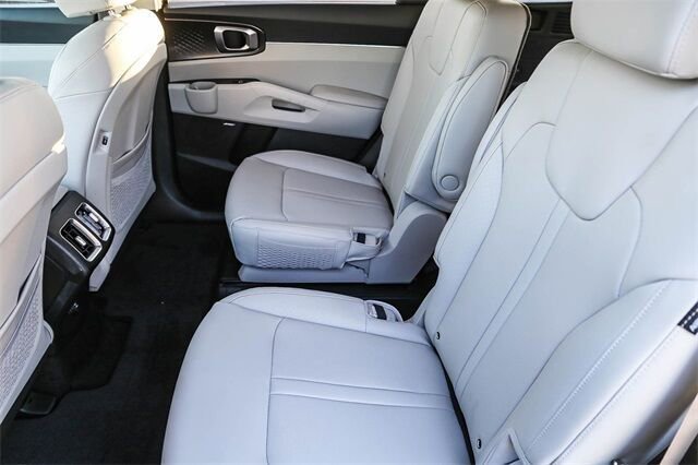 New 2026 Kia Sorento EX w/ EX Premium Package AWD/4WD image 16