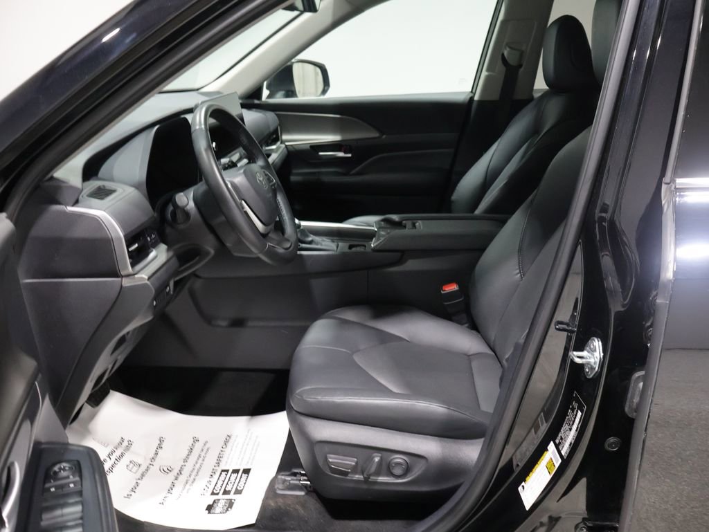 Used 2025 Toyota Grand Highlander AWD image 10