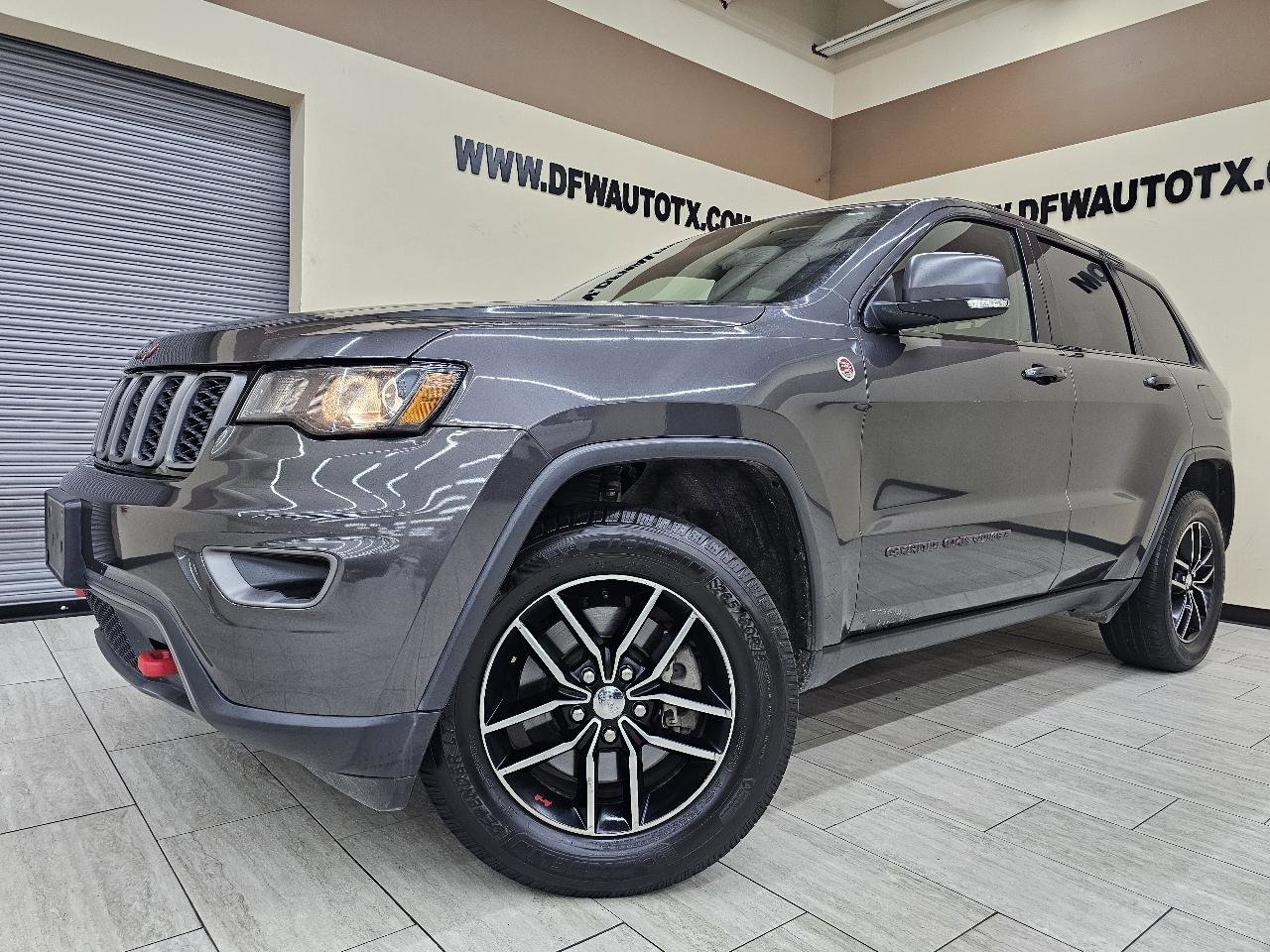 Used 2017 Jeep Grand Cherokee Trailhawk AWD/4WD image 1