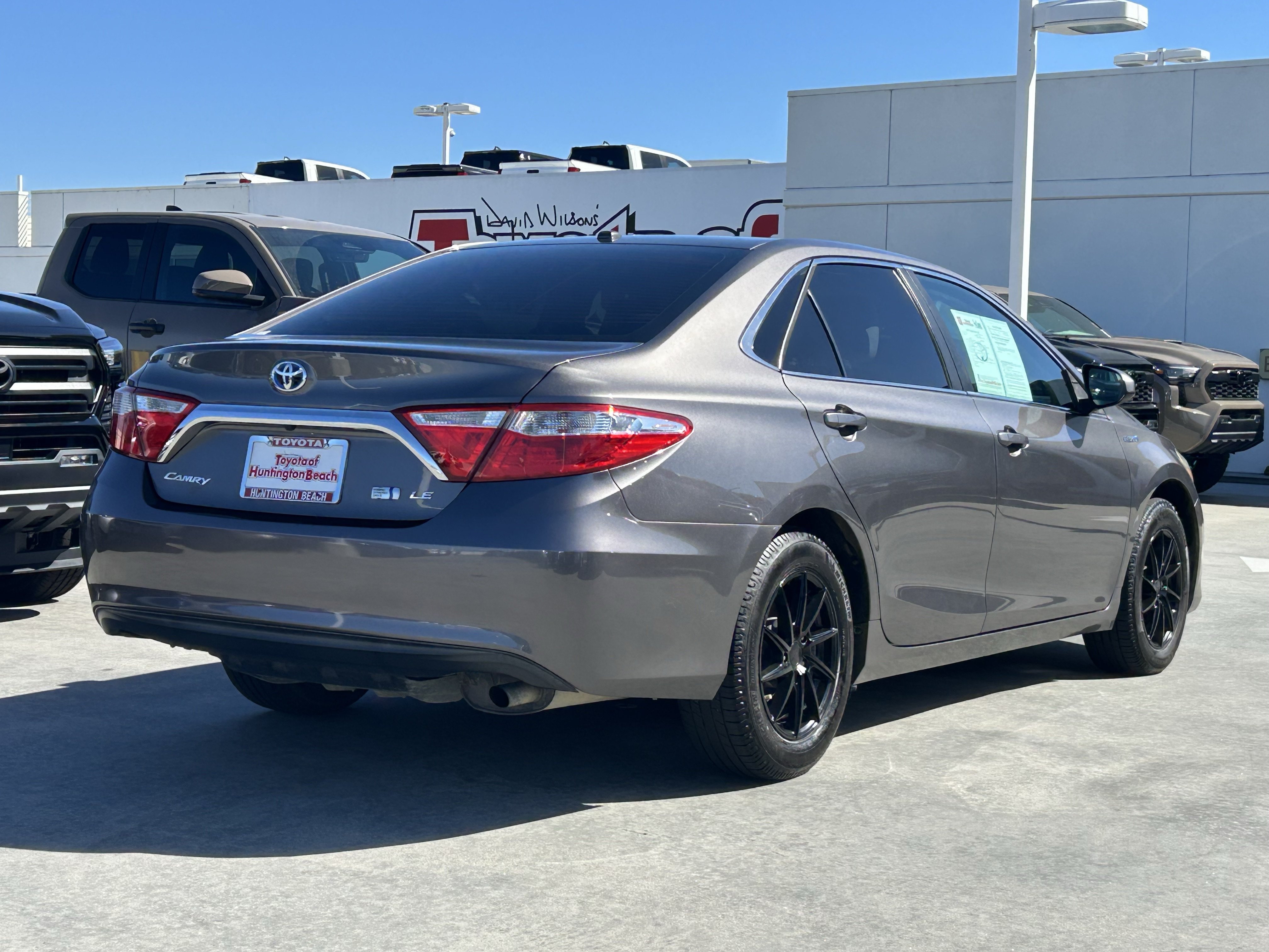 Used 2017 Toyota Camry LE FWD image 3