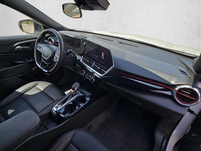 Used 2025 Chevrolet Trax RS w/ Driver Confidence Package FWD image 20