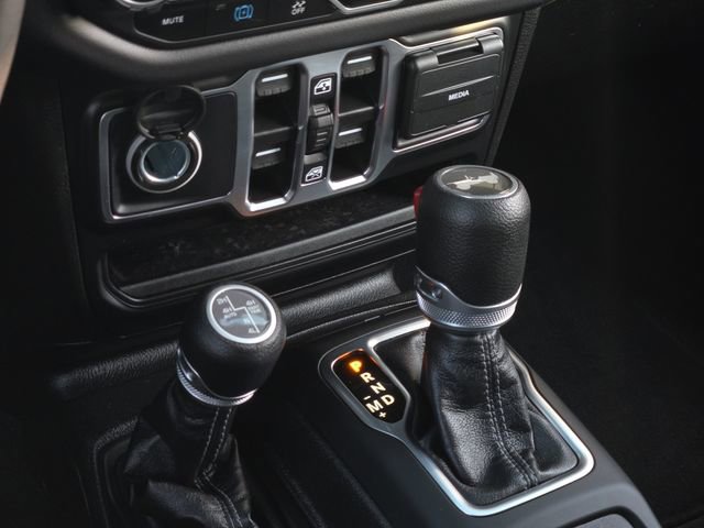 Used 2025 Jeep Wrangler Unlimited Sahara w/ Safety Group image 22