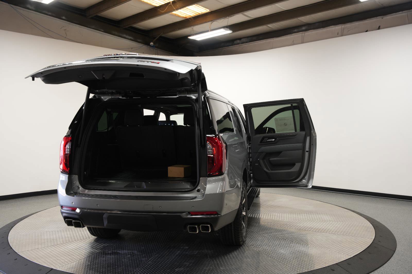 New 2026 GMC Yukon XL AT4 w/ AT4 Premium Plus Package AWD/4WD image 14