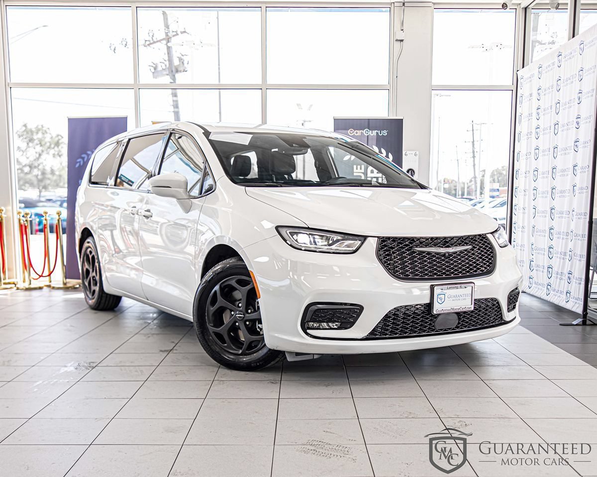Used 2022 Chrysler Pacifica Touring-L w/ S Appearance Package FWD image 3