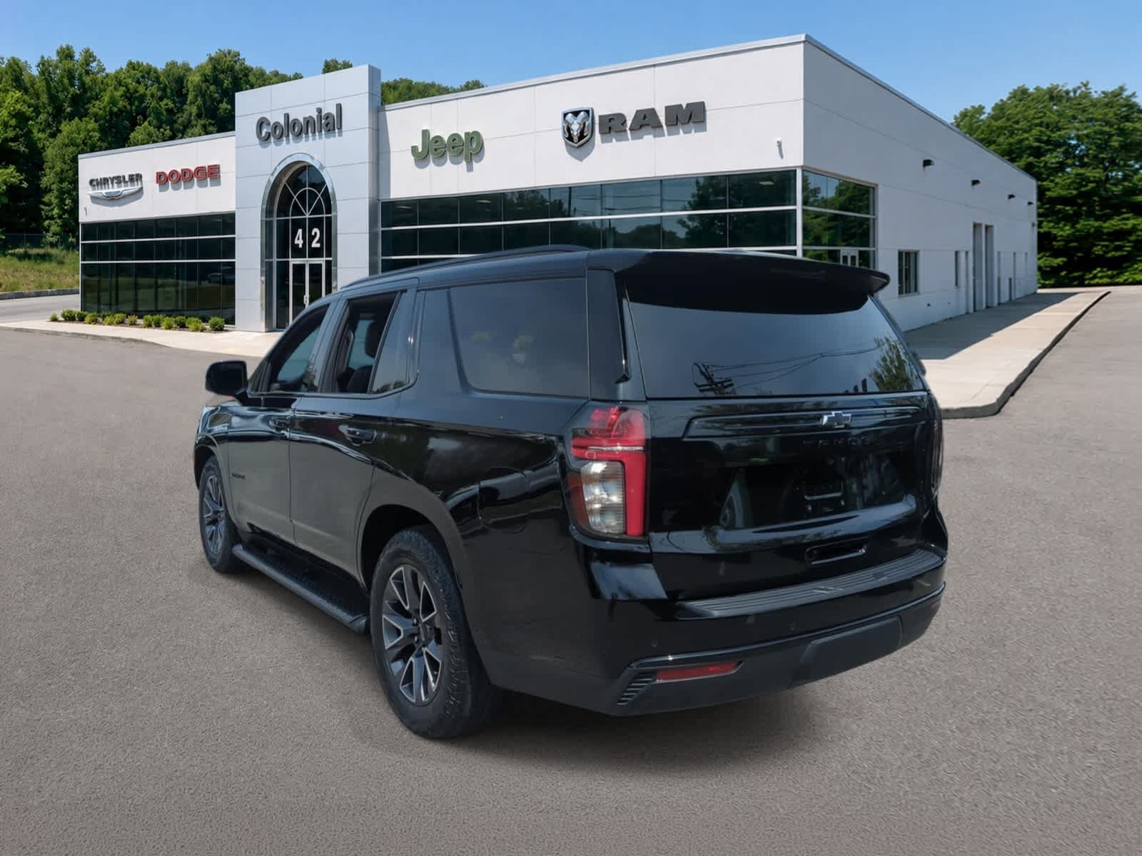 Used 2023 Chevrolet Tahoe Z71 w/ Z71 Off-Road Package AWD/4WD image 4