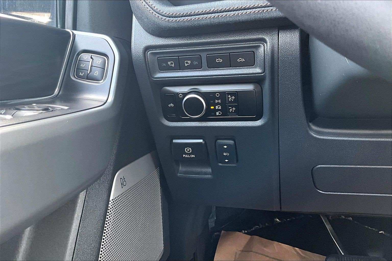 Used 2024 Ford F150 Lightning Lariat AWD/4WD image 38