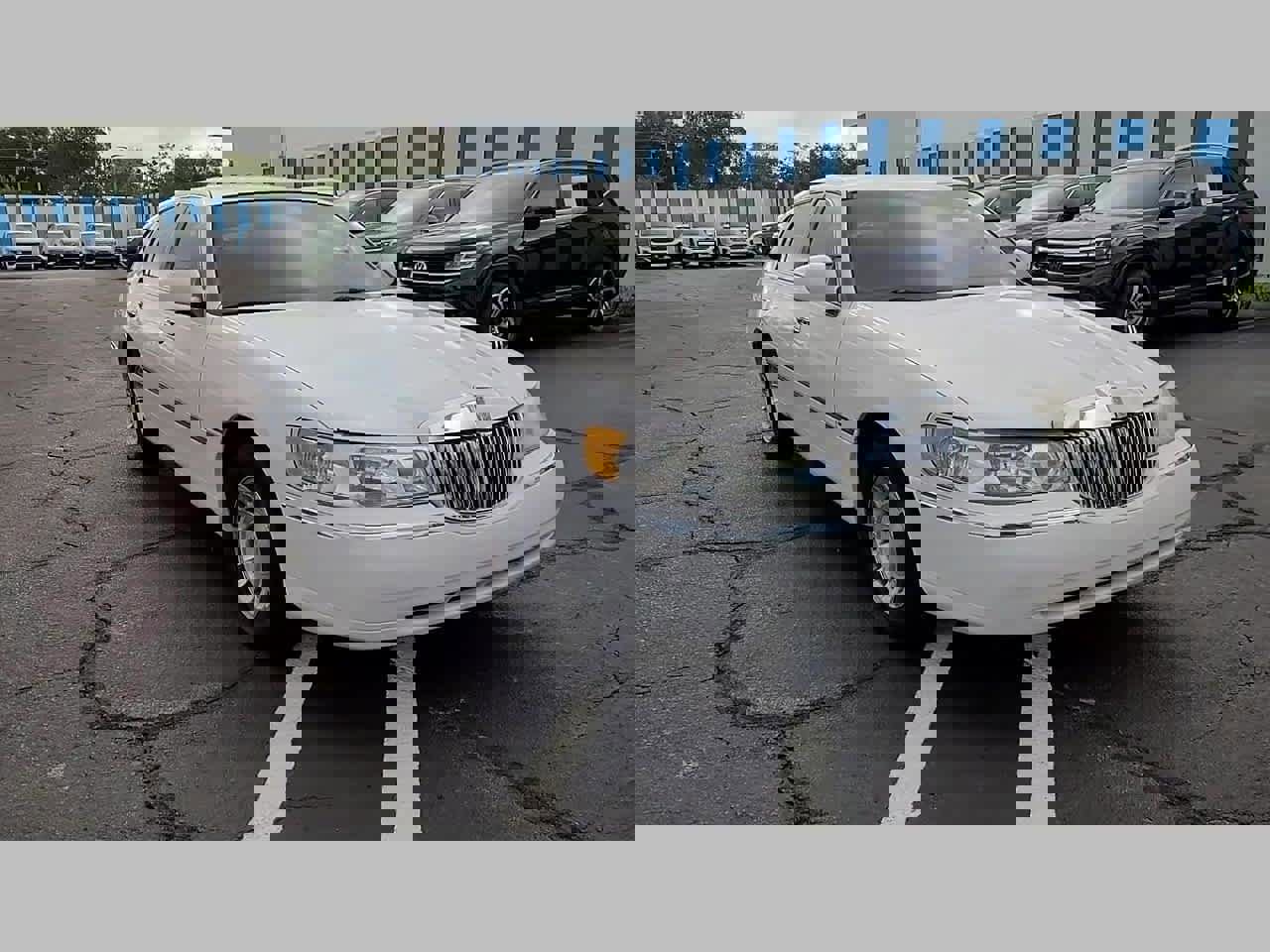 Used 2001 Lincoln Town Car Executive image 30