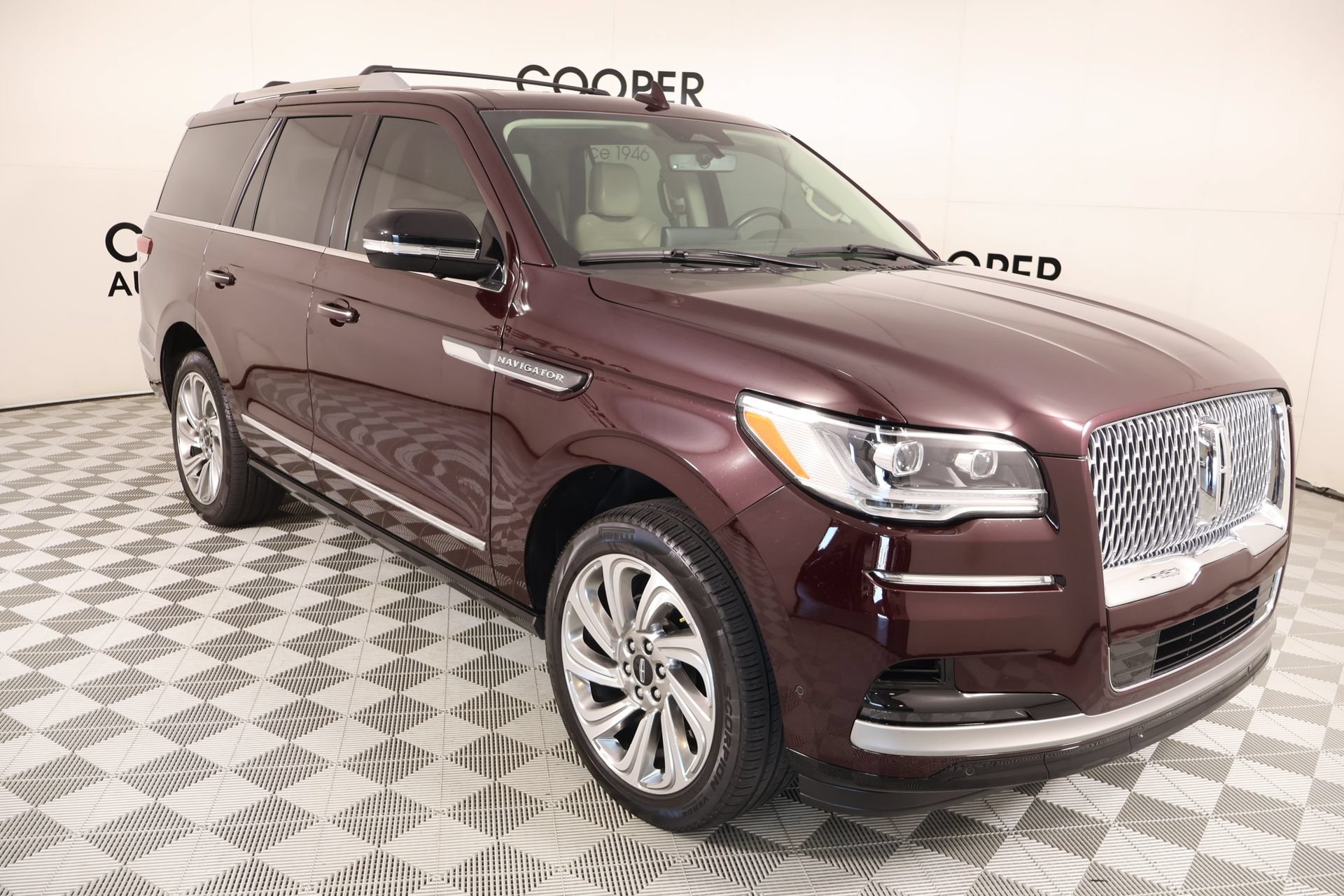 Used 2024 Lincoln Navigator Premiere AWD/4WD image 1