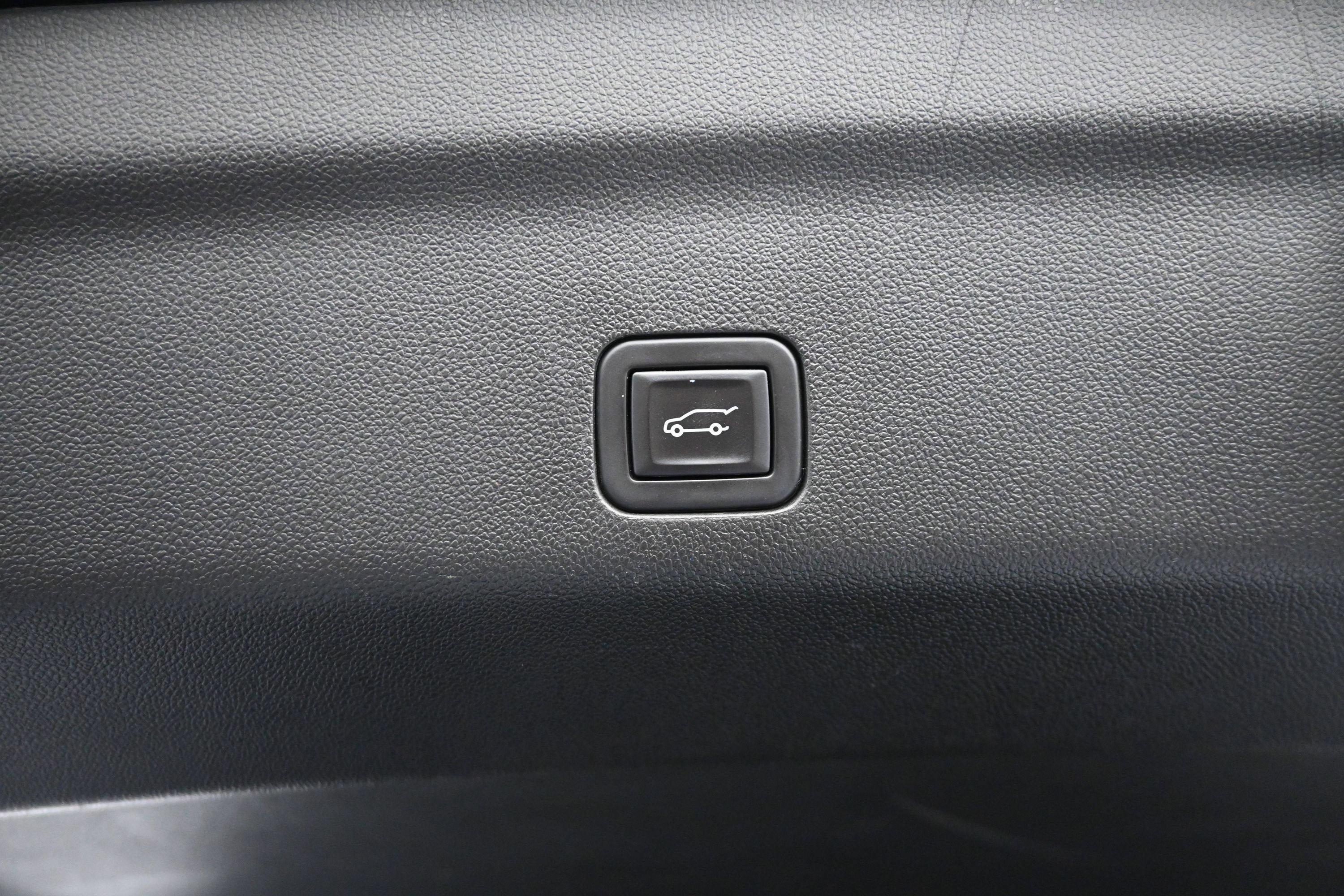Used 2023 Chevrolet Suburban Premier AWD/4WD image 33