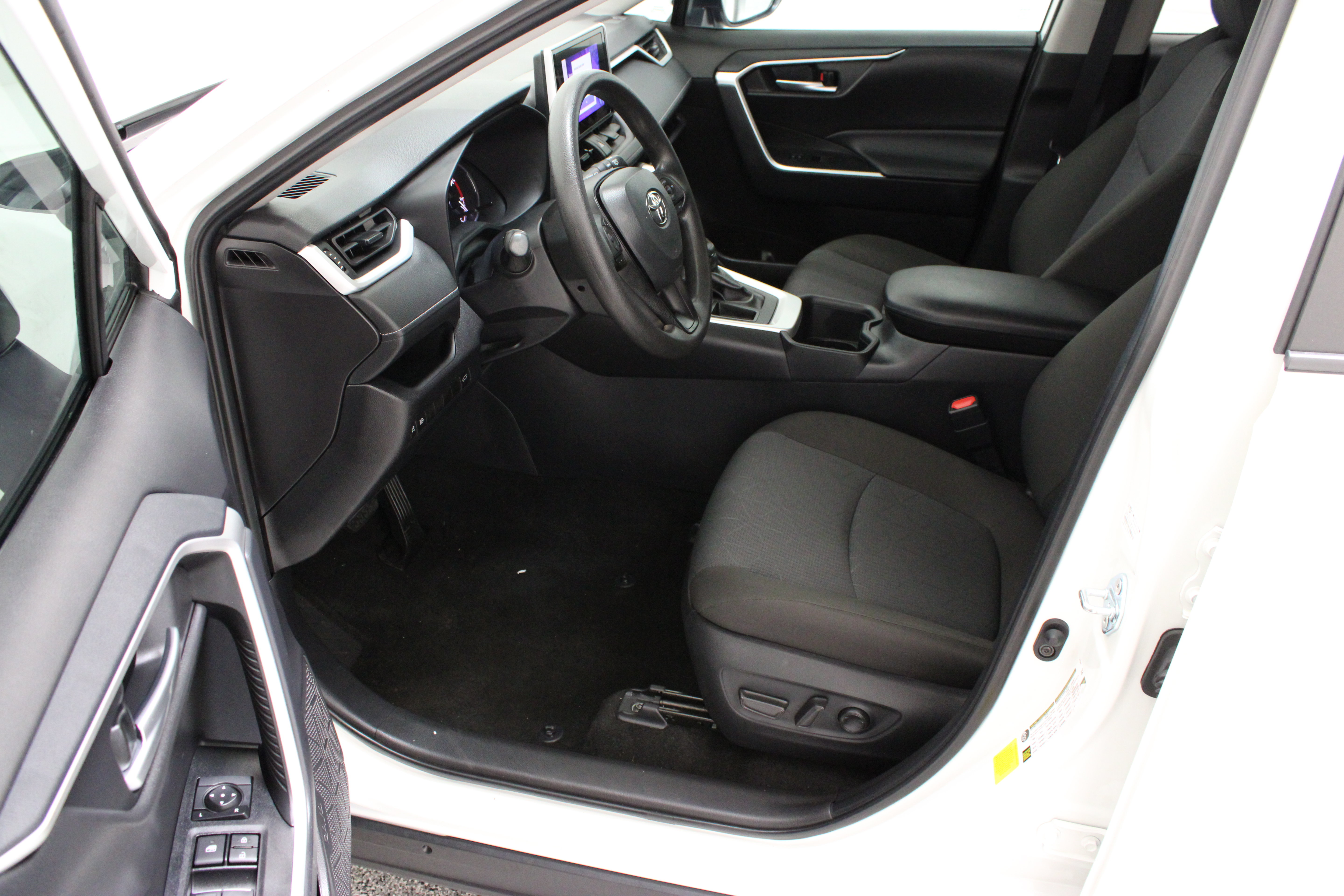 Used 2025 Toyota RAV4 XLE w/ Convenience Package FWD image 14