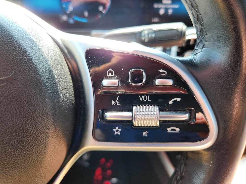 Used 2023 Mercedes-Benz GLB 250 4MATIC w/ Premium Package image 32