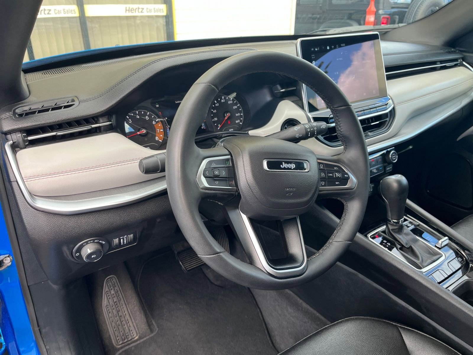 Used 2025 Jeep Compass Limited image 35