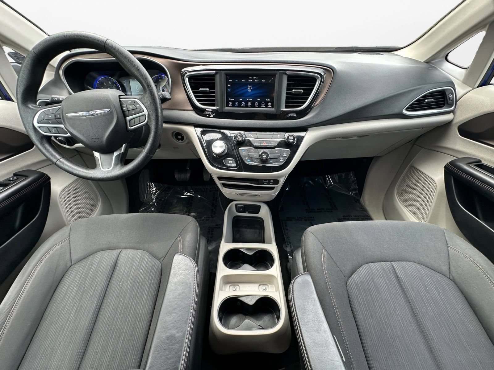 Used 2019 Chrysler Pacifica L FWD image 10