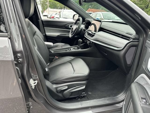 Used 2024 Jeep Compass Latitude w/ Sun and Sound Group AWD/4WD image 22