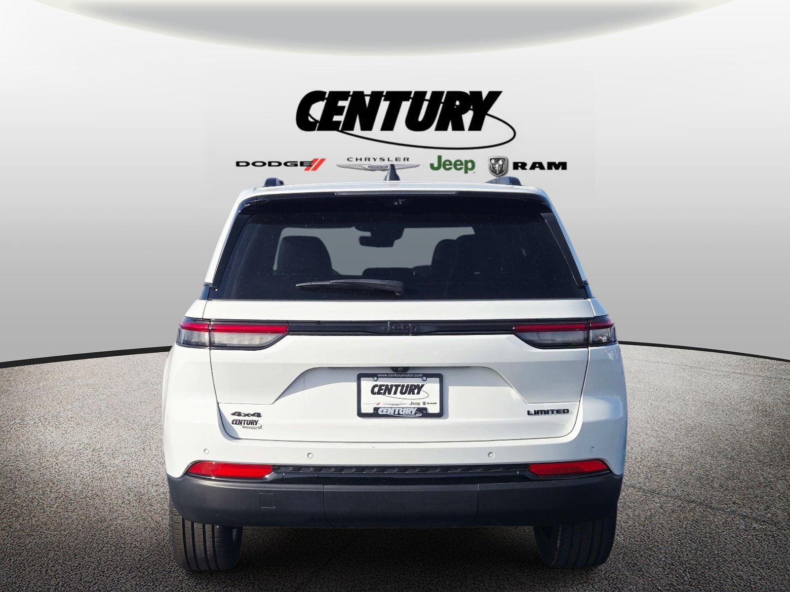 Used 2024 Jeep Grand Cherokee Limited w/ Luxury Tech Group II image 5