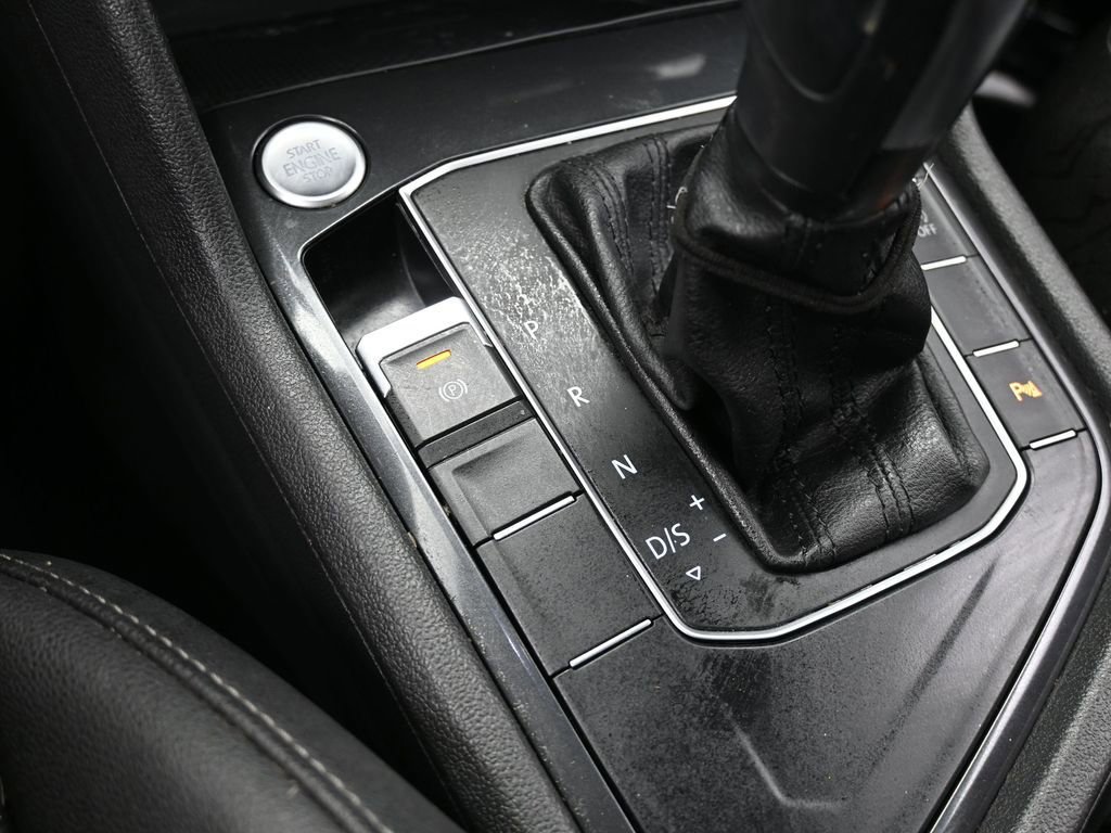 Used 2020 Volkswagen Tiguan SE R-Line image 21