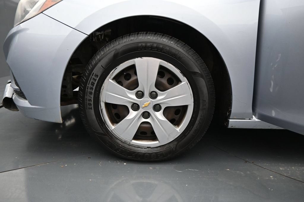 Used 2017 Chevrolet Cruze LS FWD image 25