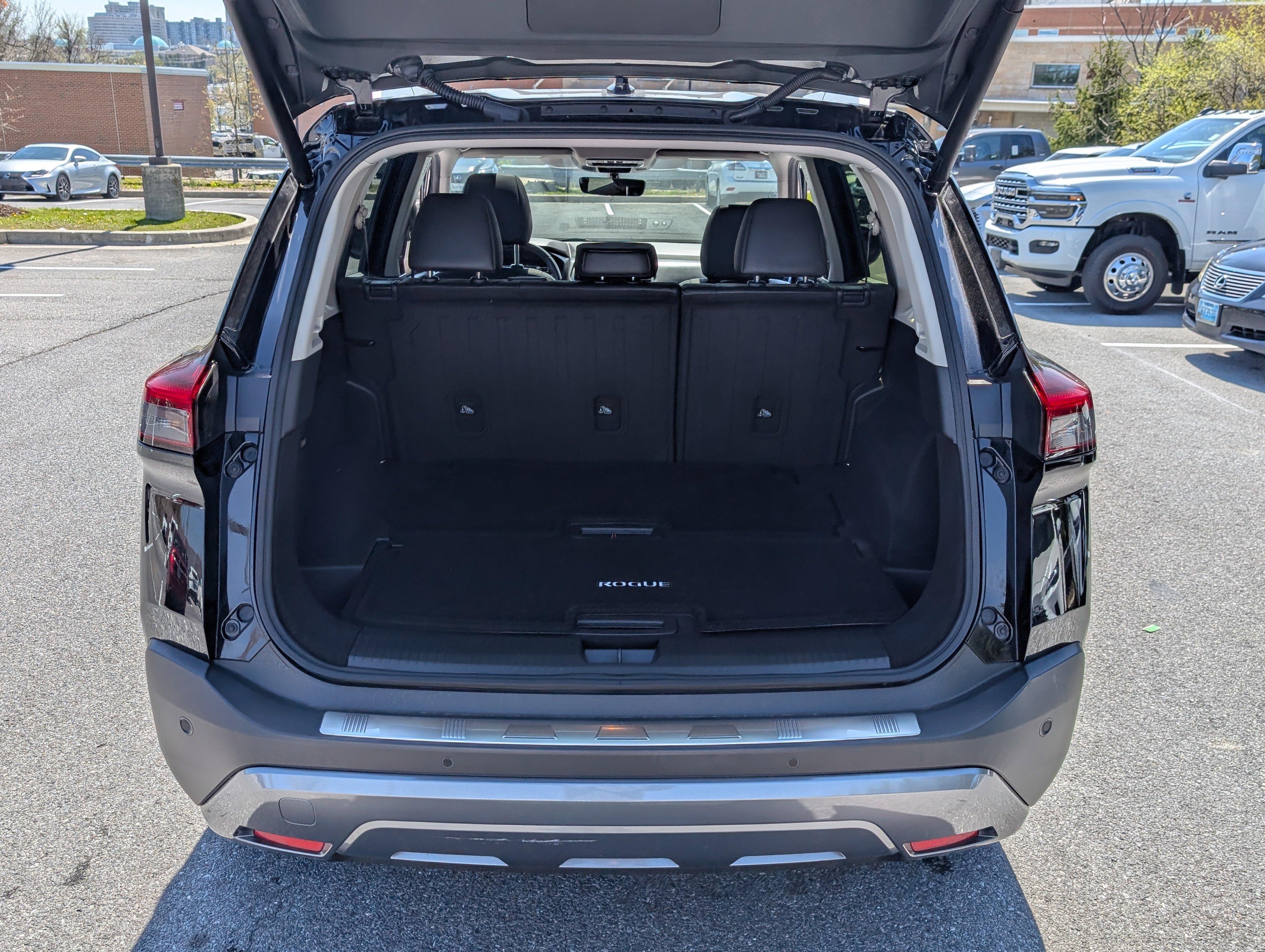 Used 2023 Nissan Rogue SL w/ SL Premium Package image 13