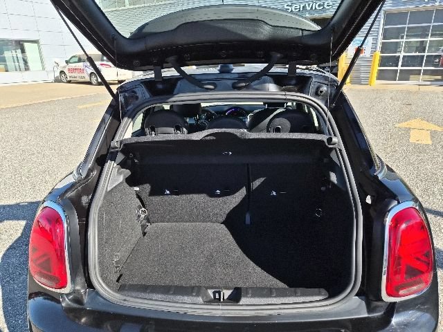 Used 2022 MINI Cooper 4-Door Hardtop w/ Premium Package FWD image 8