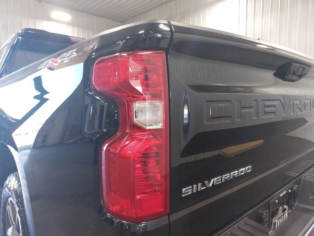 Used 2023 Chevrolet Silverado 1500 LT AWD/4WD image 34