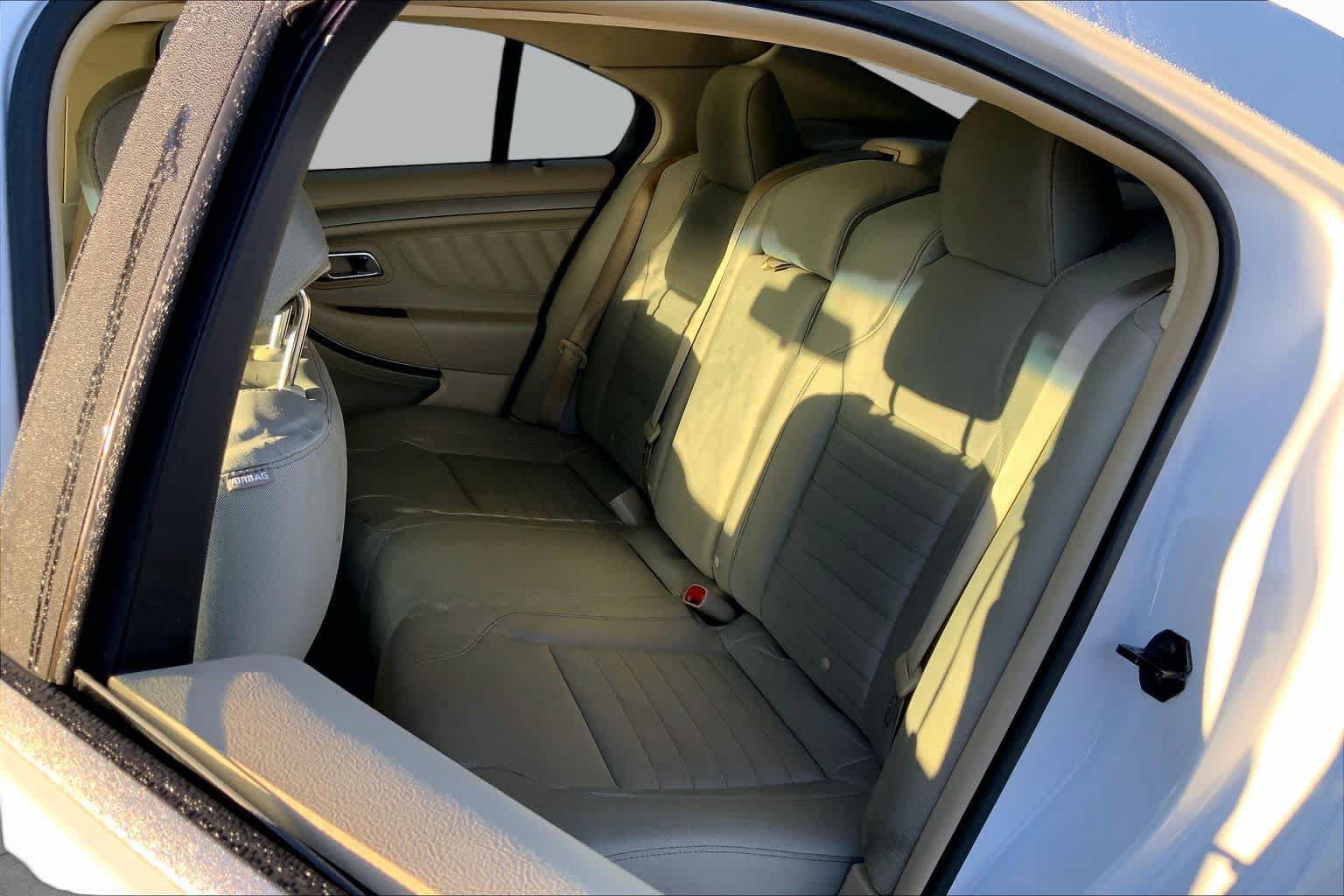 Used 2017 Ford Taurus SE FWD image 19