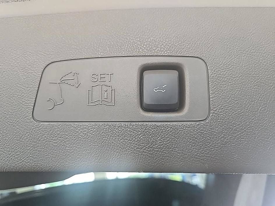 Used 2022 Lincoln Corsair AWD w/ Premium Package image 34