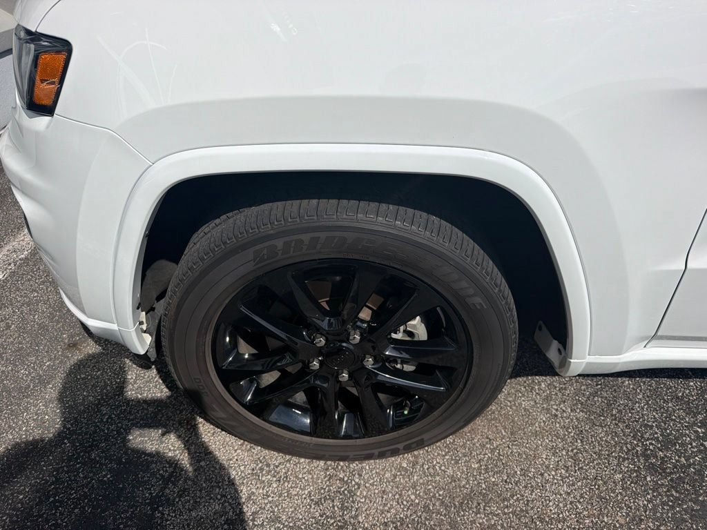 Used 2021 Jeep Grand Cherokee Laredo X RWD image 2