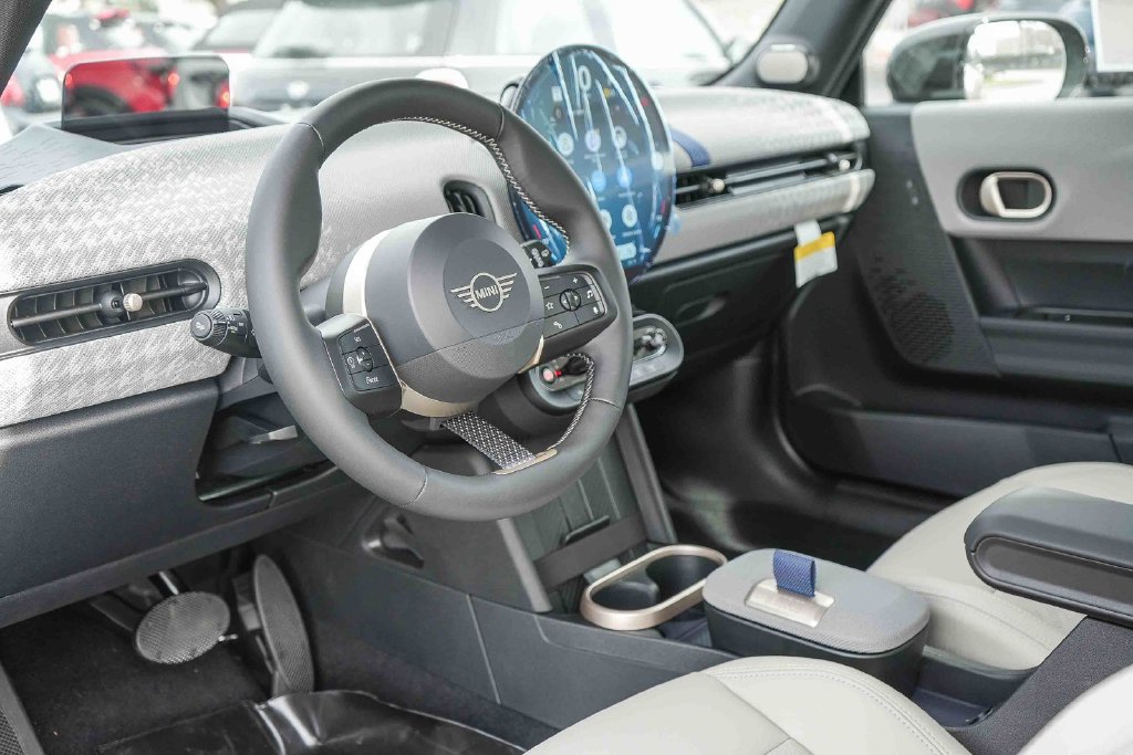 Used 2026 MINI Cooper 2-Door Hardtop FWD image 15