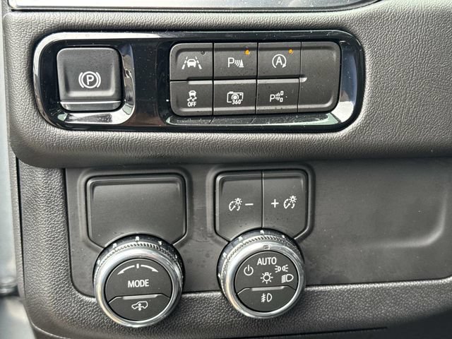 Used 2026 GMC Yukon XL Denali w/ Sun & Power Step Package RWD image 27