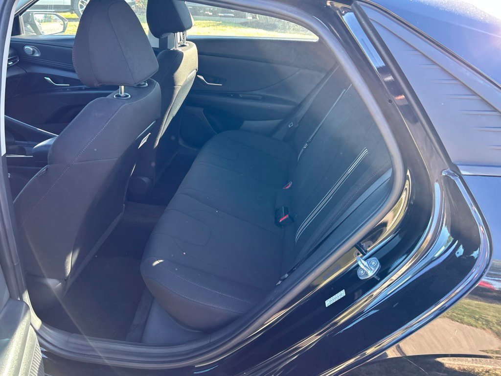 Used 2023 Hyundai Elantra SEL w/ Convenience Package FWD image 9
