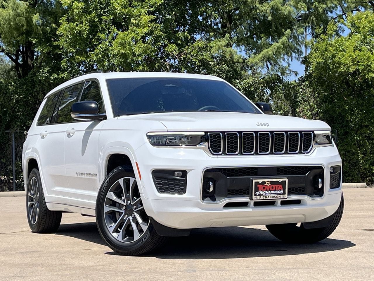 Used 2024 Jeep Grand Cherokee L Overland AWD/4WD image 2
