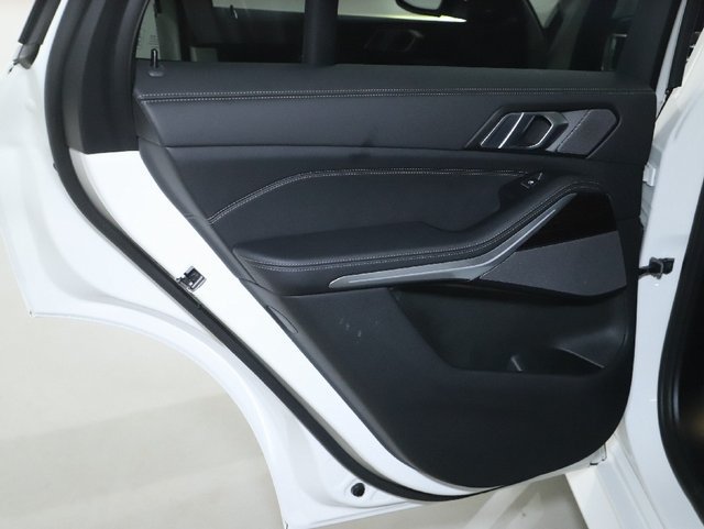 Used 2024 BMW X5 xDrive40i w/ M Sport Package AWD/4WD image 14