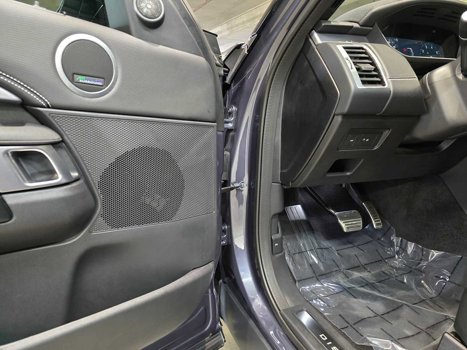 Used 2024 Land Rover Discovery Dynamic SE image 21