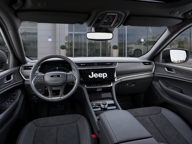 Used 2026 Jeep Grand Cherokee Altitude AWD/4WD image 14