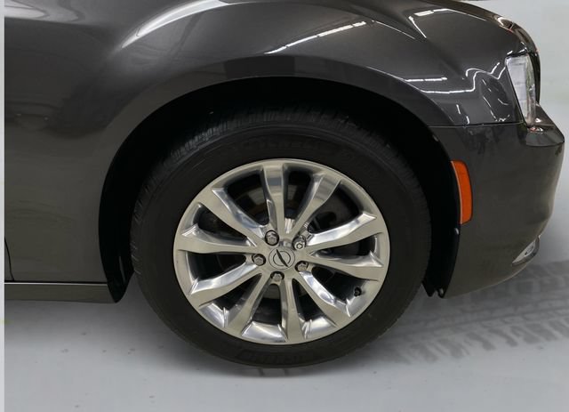 Used 2017 Chrysler 300 C AWD/4WD image 17