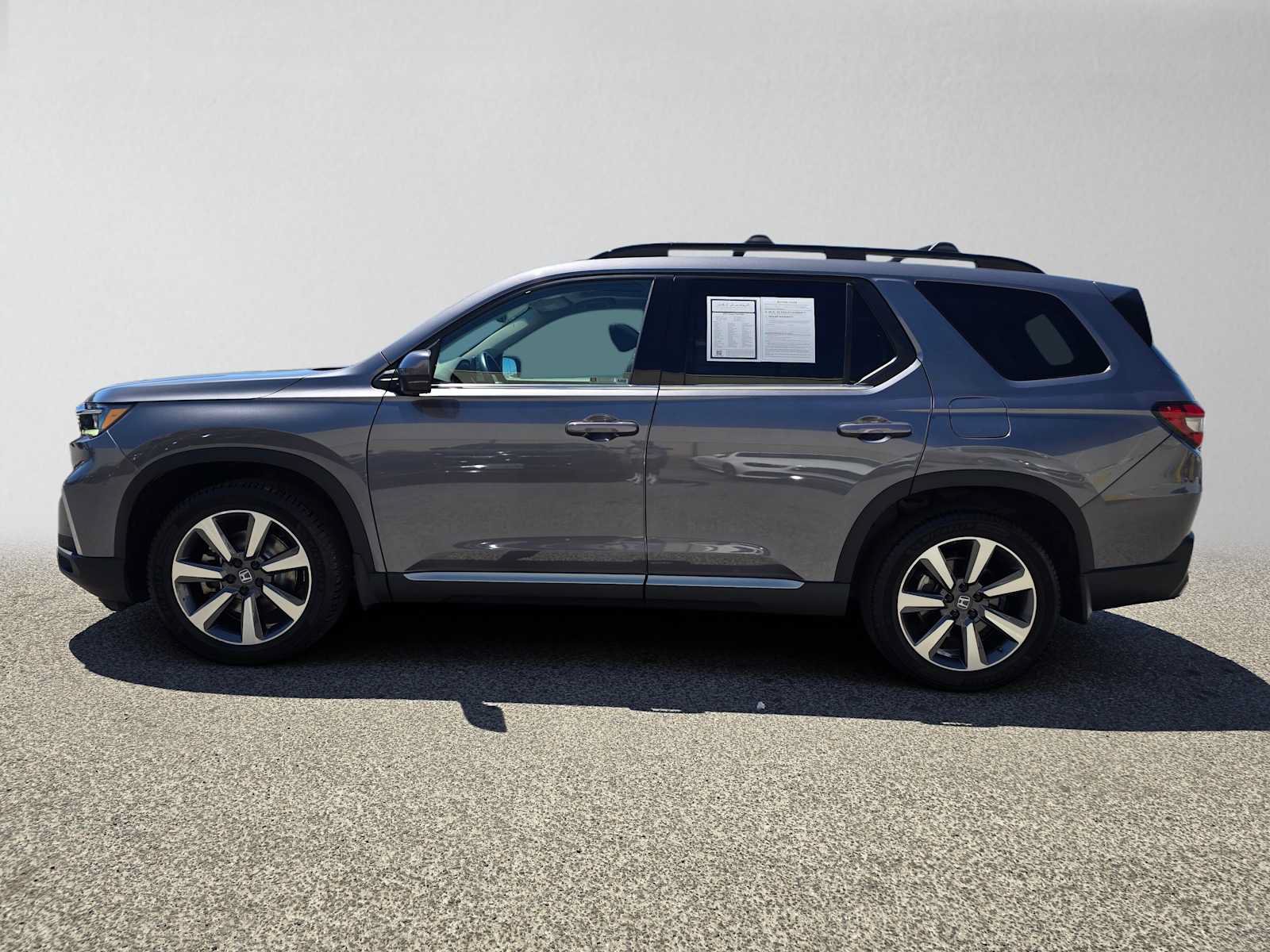Used 2023 Honda Pilot Elite image 6