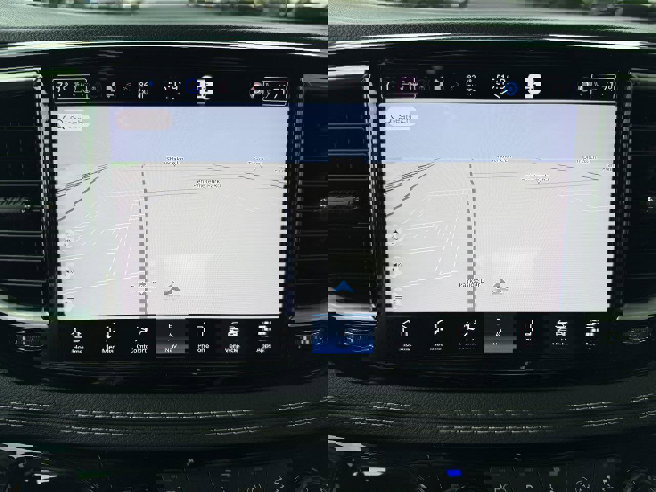 Used 2022 Chrysler Pacifica Limited w/ Uconnect Theater Family Group image 23