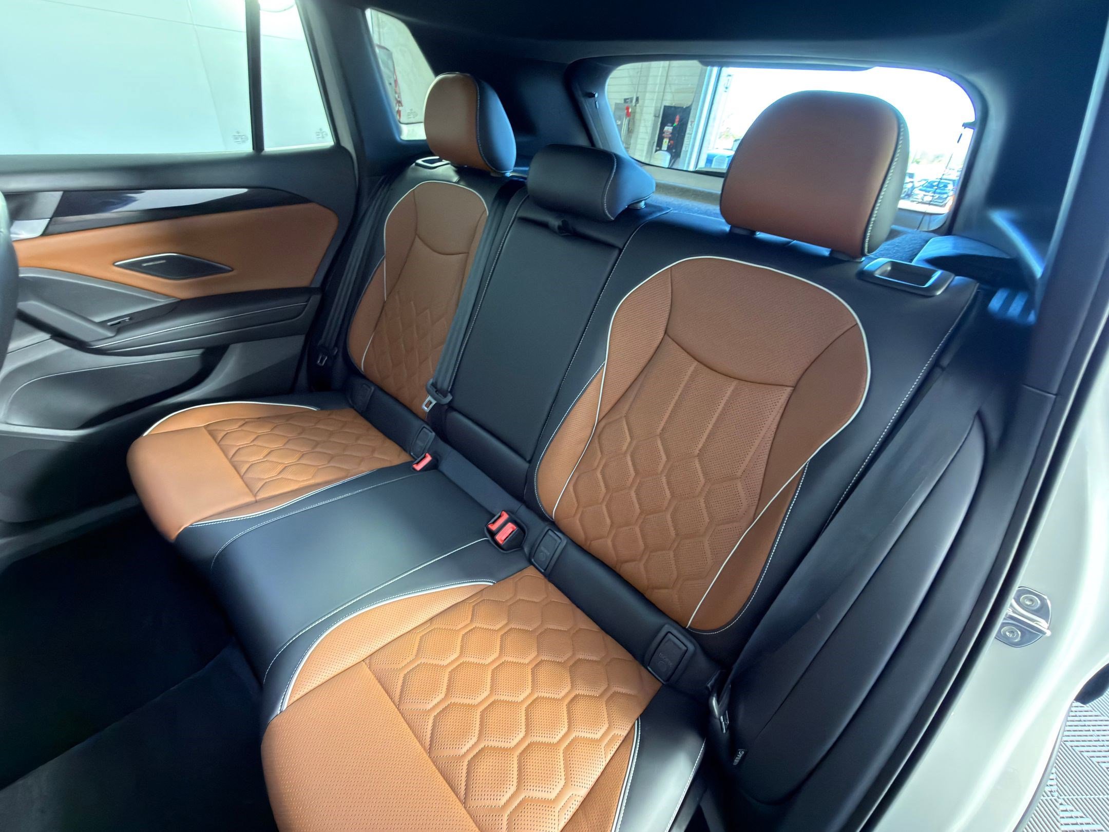 Used 2025 Volkswagen Tiguan SEL R-Line image 24