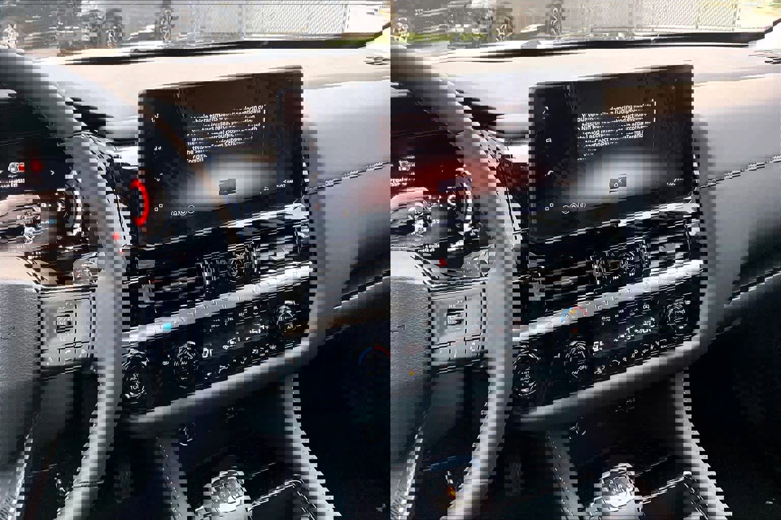 New 2026 Nissan Pathfinder SL image 6