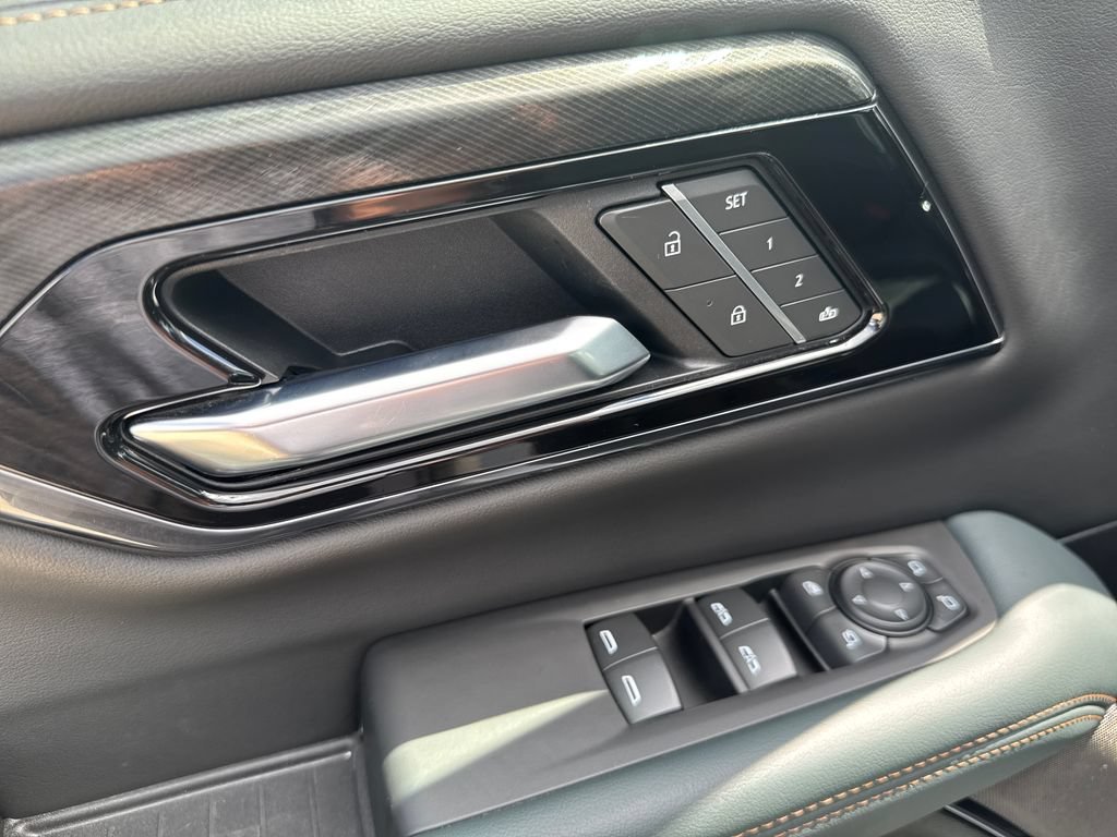 Certified 2025 GMC Yukon XL AT4 w/ AT4 Premium Package AWD/4WD image 17