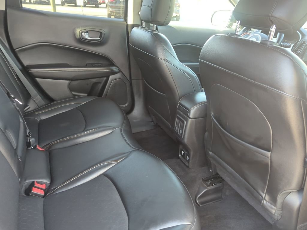 Used 2019 Jeep Compass Latitude w/ Popular Equipment Group AWD/4WD image 12