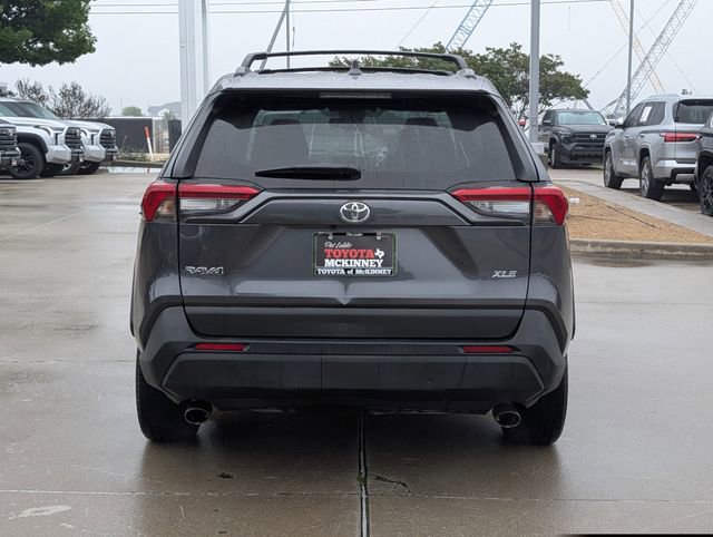 Used 2020 Toyota RAV4 XLE w/ Convenience Package FWD image 5