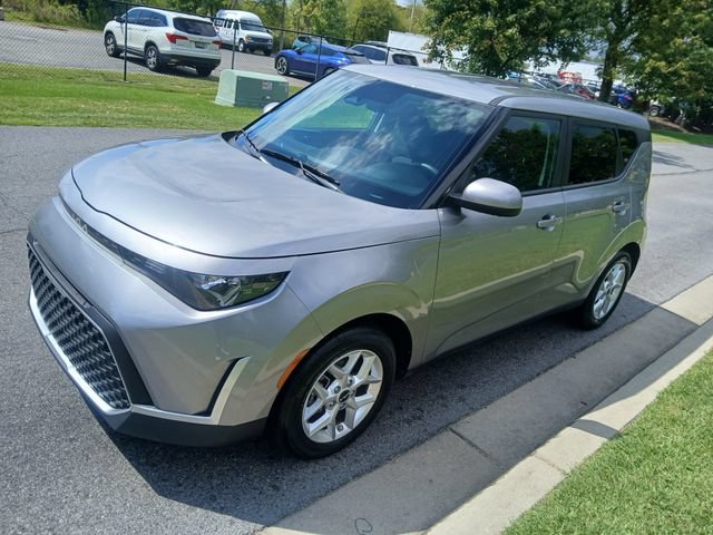 Certified 2025 Kia Soul LX w/ LX Technology Package FWD image 6