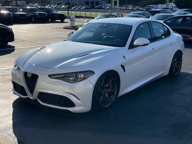 Used 2018 Alfa Romeo Giulia Quadrifoglio w/ Driver Assist Dynamic Package RWD image 9