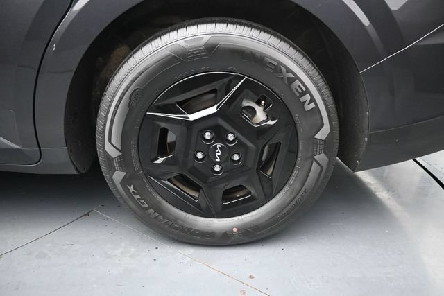 Used 2025 Kia Carnival FWD image 10