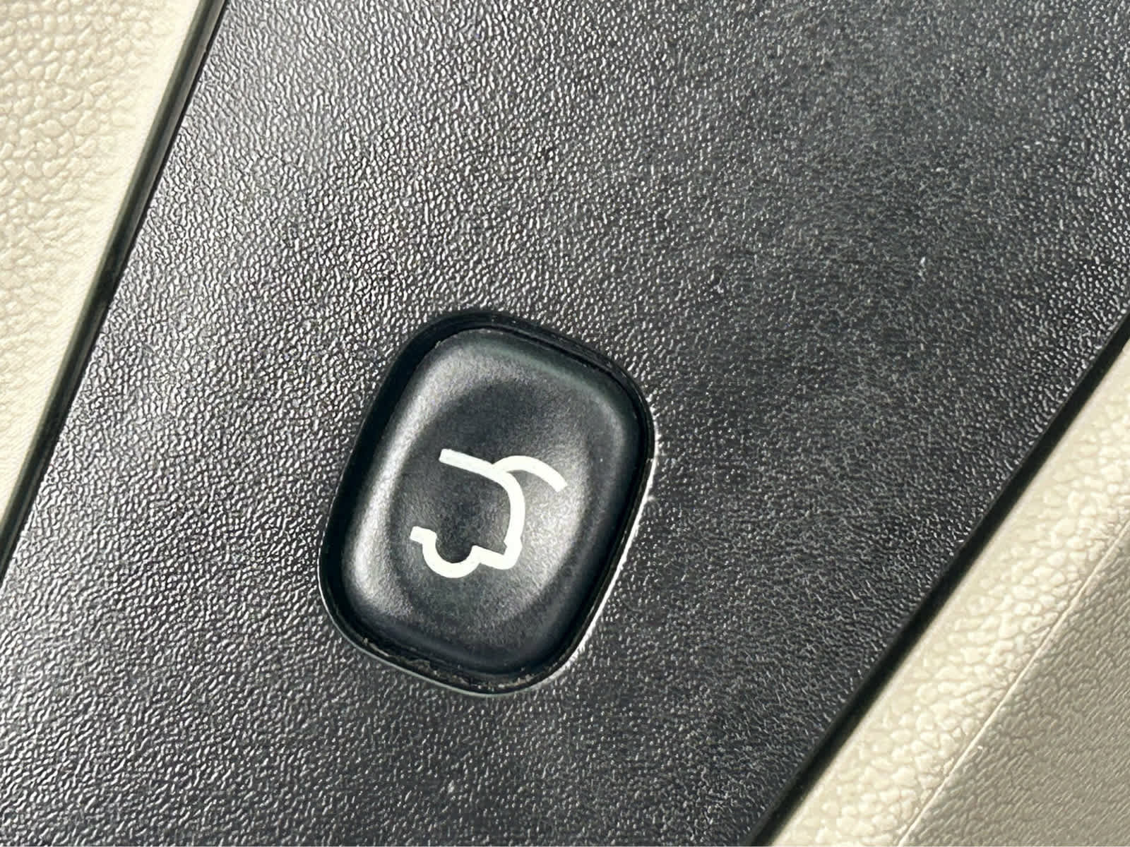 Used 2014 Dodge Grand Caravan SXT w/ UConnect Hands-Free Group image 8