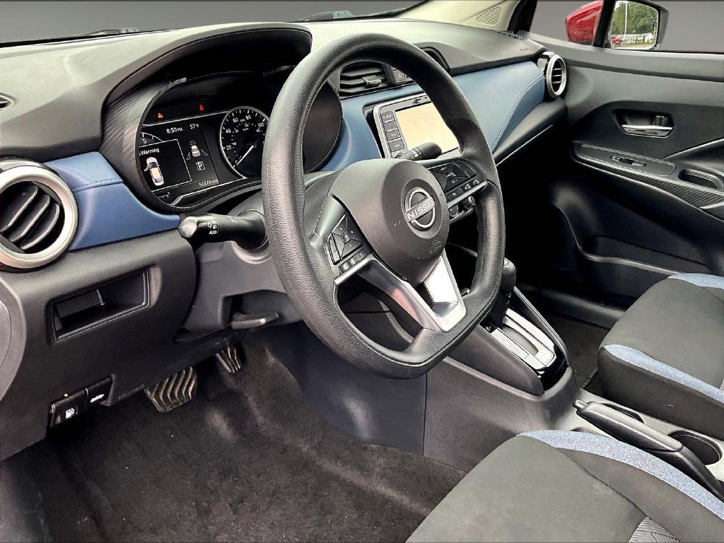 Used 2025 Nissan Versa SV FWD image 8