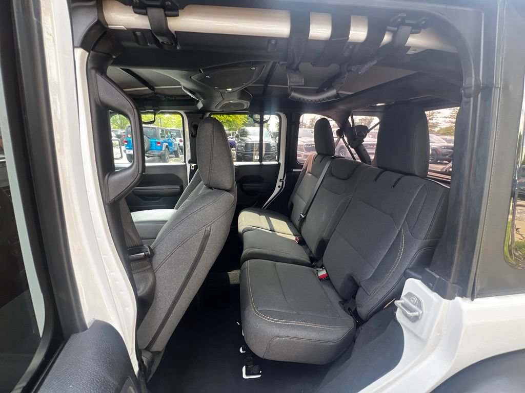 Used 2025 Jeep Wrangler Unlimited Sport AWD/4WD image 18