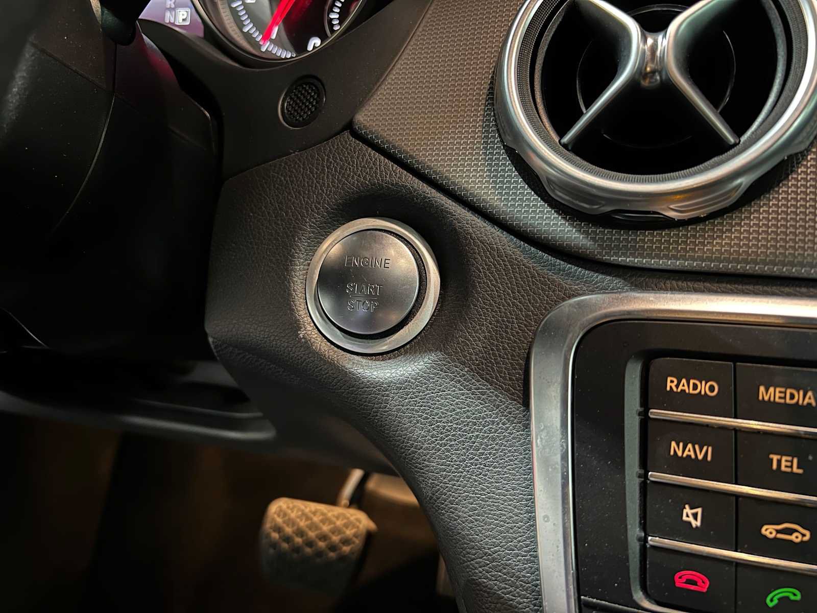 Certified 2020 Mercedes-Benz GLA 250 4MATIC image 30