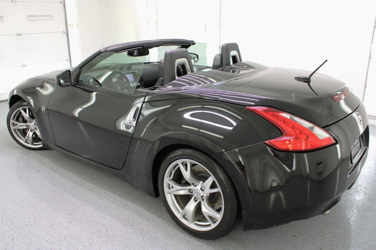 Used 2010 Nissan 370Z Touring w/ Sport Pkg RWD image 39